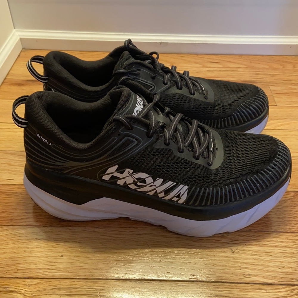HOKA ONE ONE Bondi 7. Women’s size 9